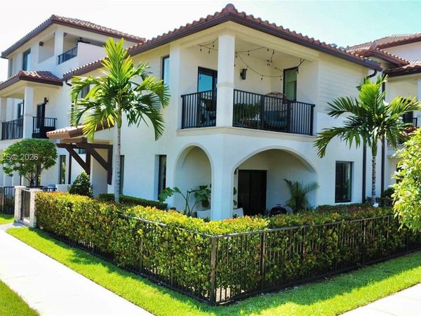 4718 NW 83rd Pkwy , Doral, FL 33166