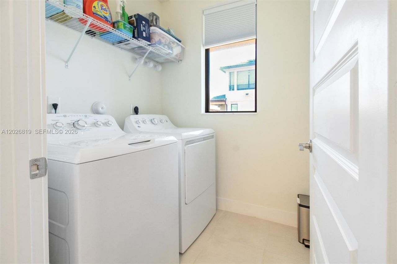 4718 NW 83rd Pkwy , Doral, FL 33166 Photo