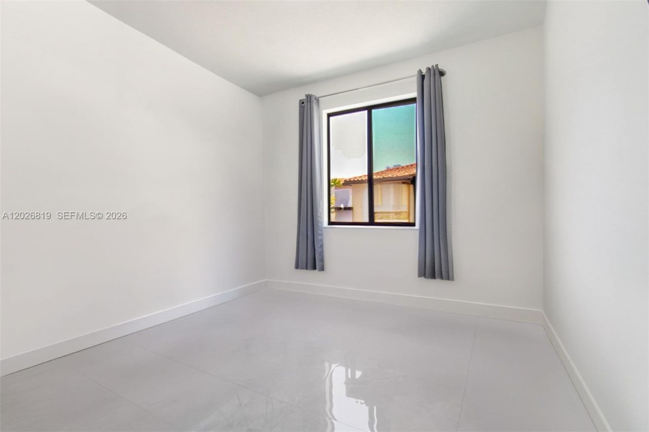 4718 NW 83rd Pkwy , Doral, FL 33166 Photo