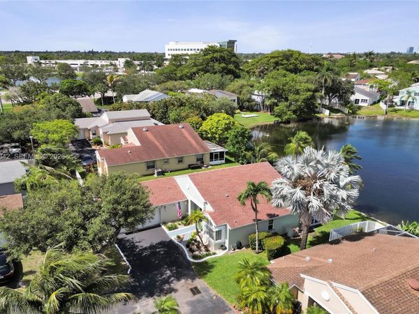 10639 Lago Welleby Dr , Sunrise, FL 33351