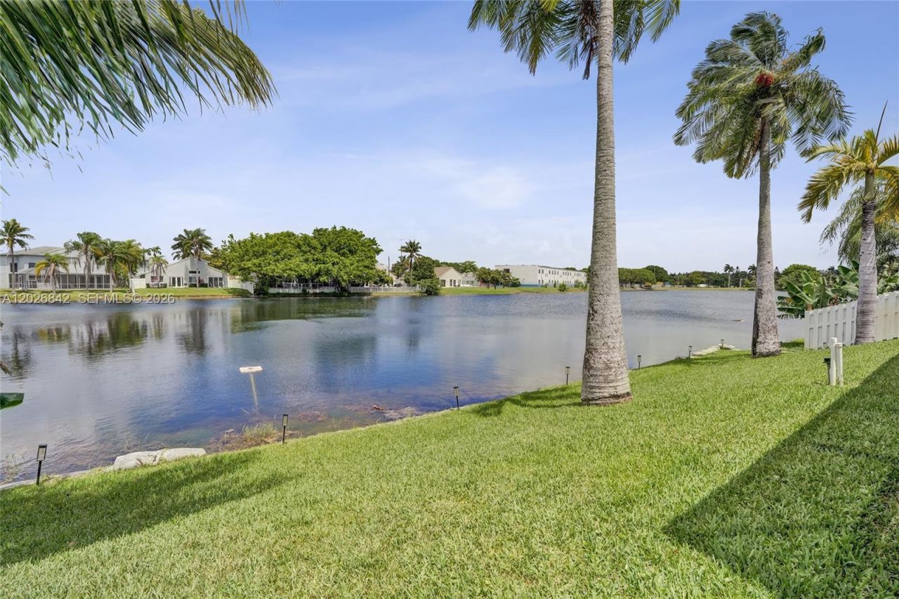 10639 Lago Welleby Dr , Sunrise, FL 33351 Photo