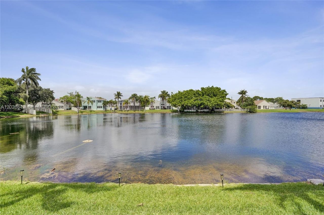 10639 Lago Welleby Dr , Sunrise, FL 33351 Photo