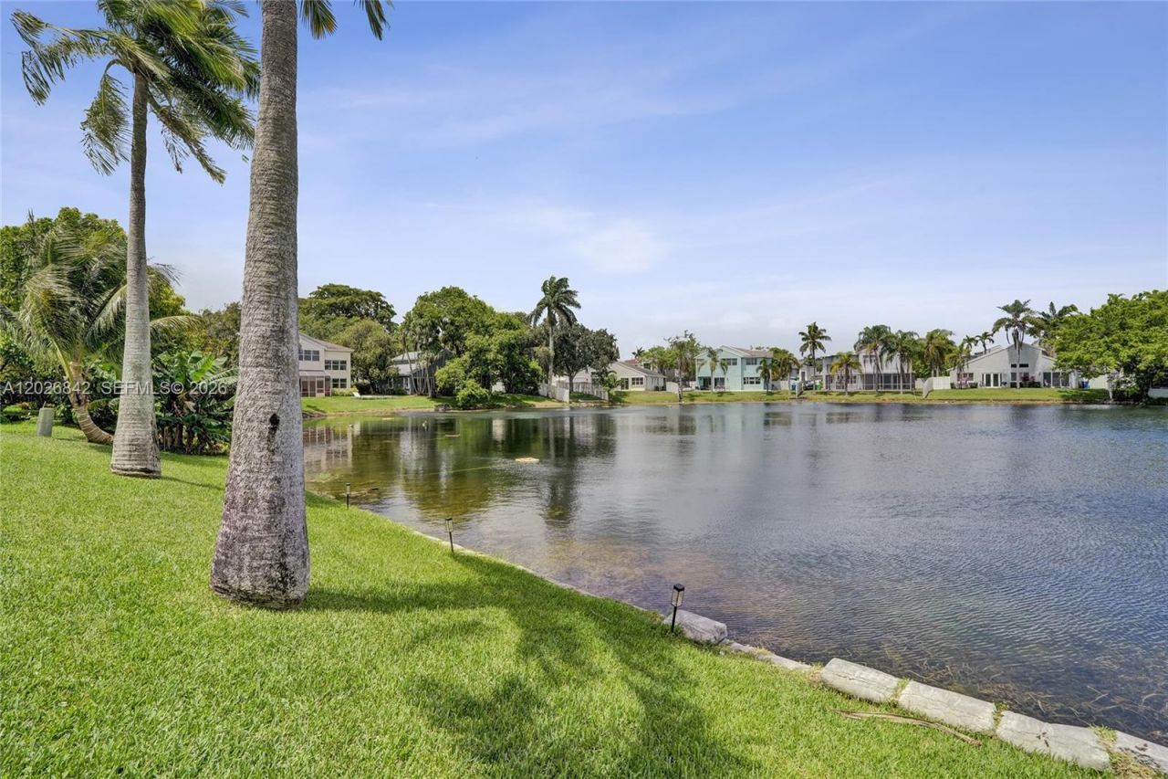 10639 Lago Welleby Dr , Sunrise, FL 33351 Photo