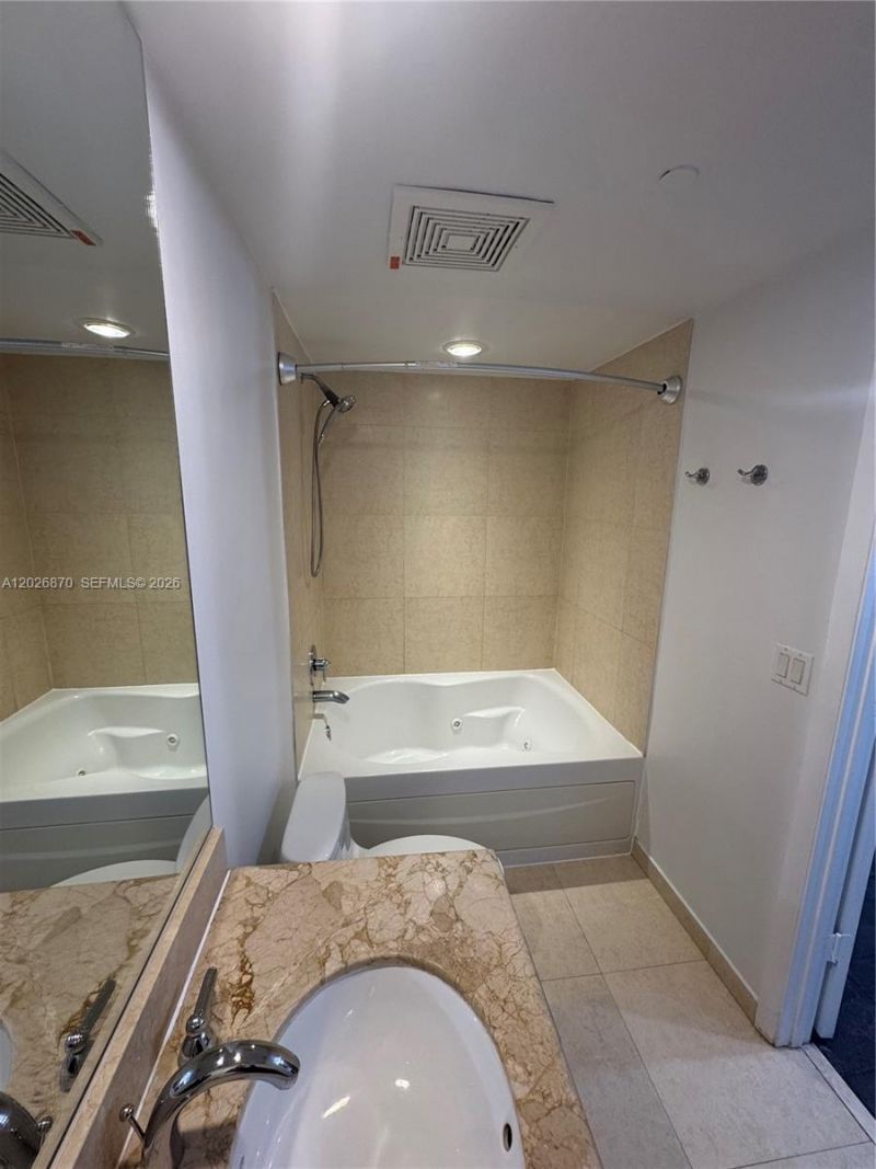 50 Biscayne Blvd, Unit 3303, Miami, FL 33132 Photo