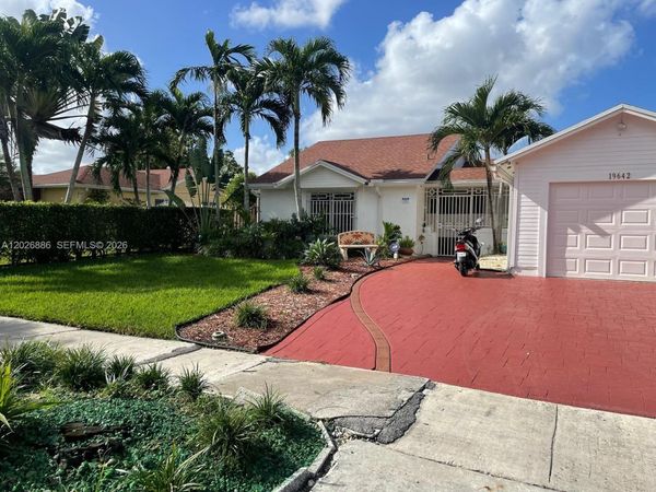 19642 NW 59th Pl , Hialeah, FL 33015