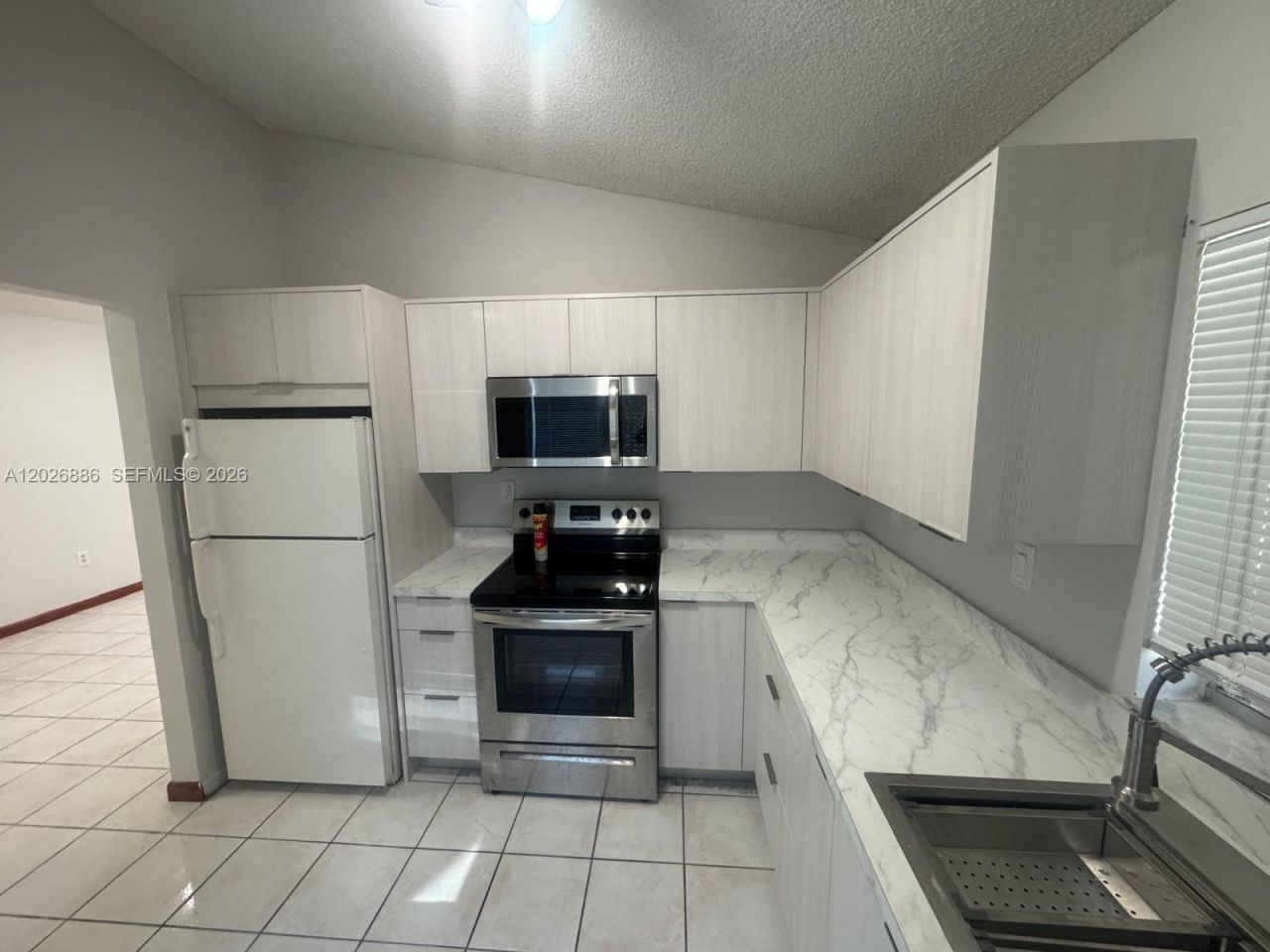19642 NW 59th Pl, Hialeah, FL 33015 Photo
