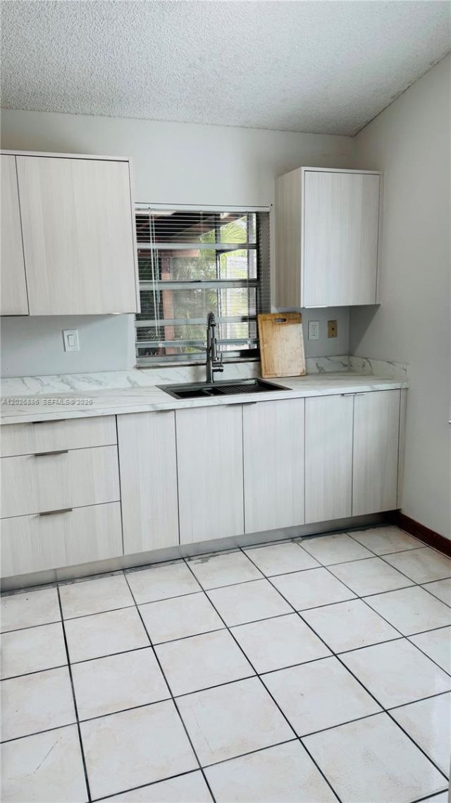 19642 NW 59th Pl, Hialeah, FL 33015 Photo