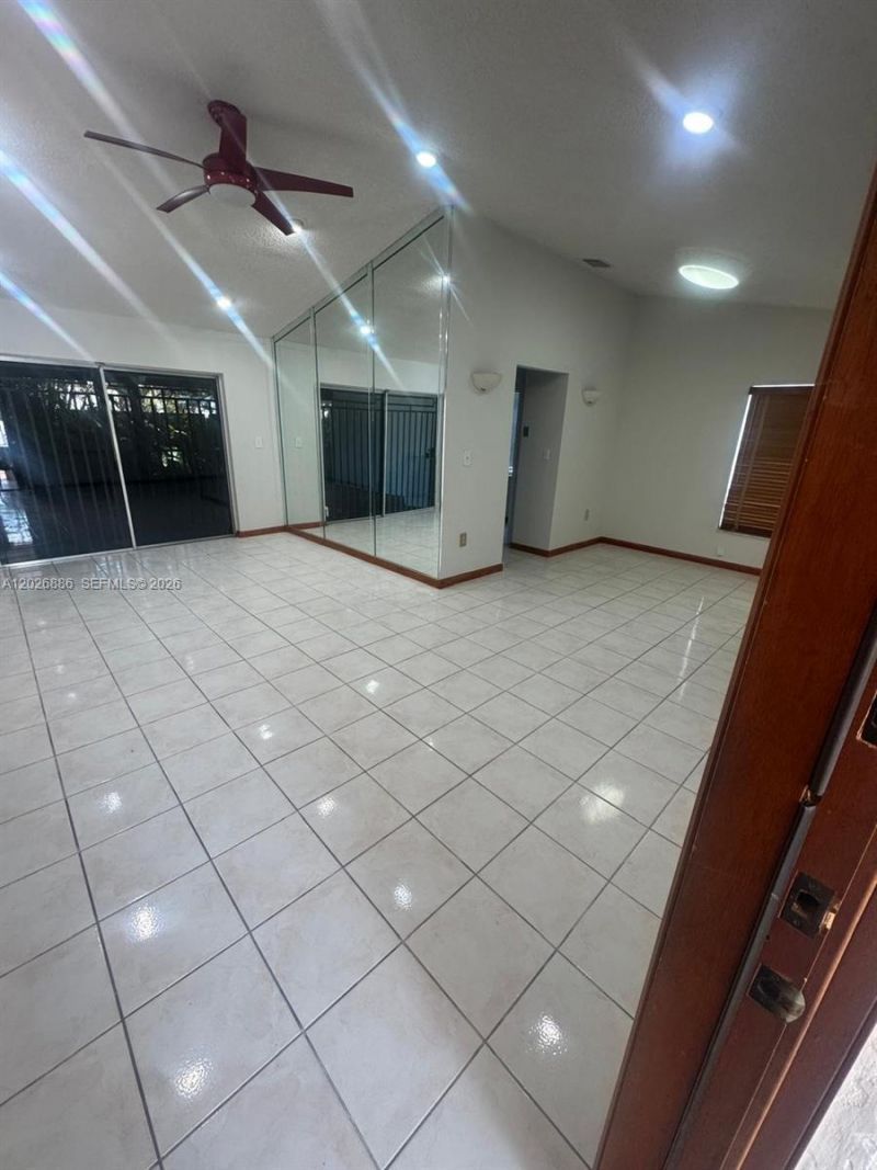 19642 NW 59th Pl, Hialeah, FL 33015 Photo