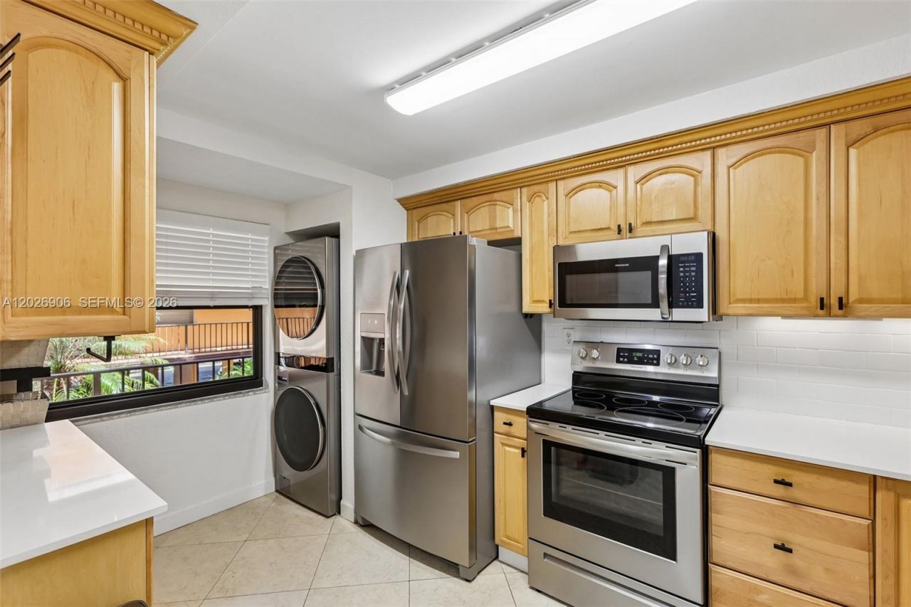 400 Commodore Dr , Unit 206, Plantation, FL 33325 Photo