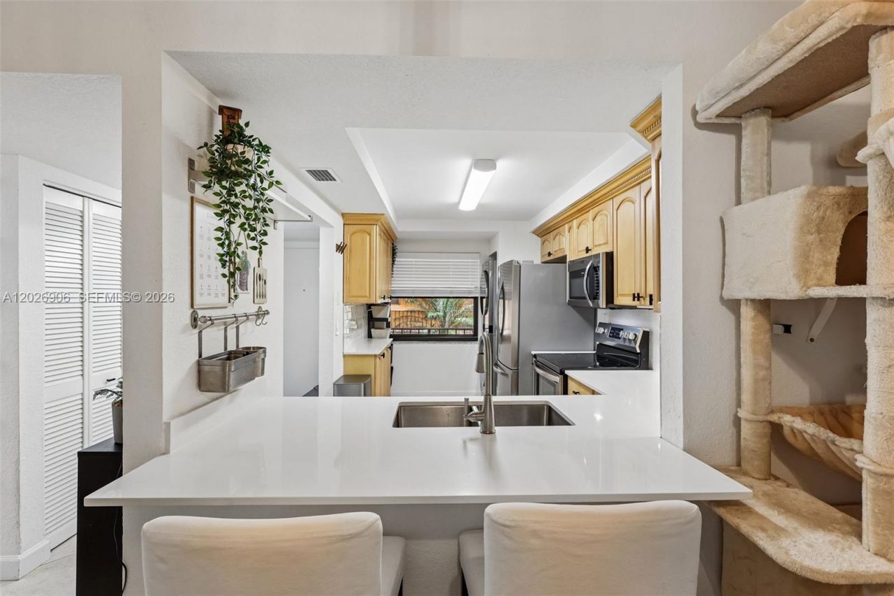 400 Commodore Dr , Unit 206, Plantation, FL 33325 Photo