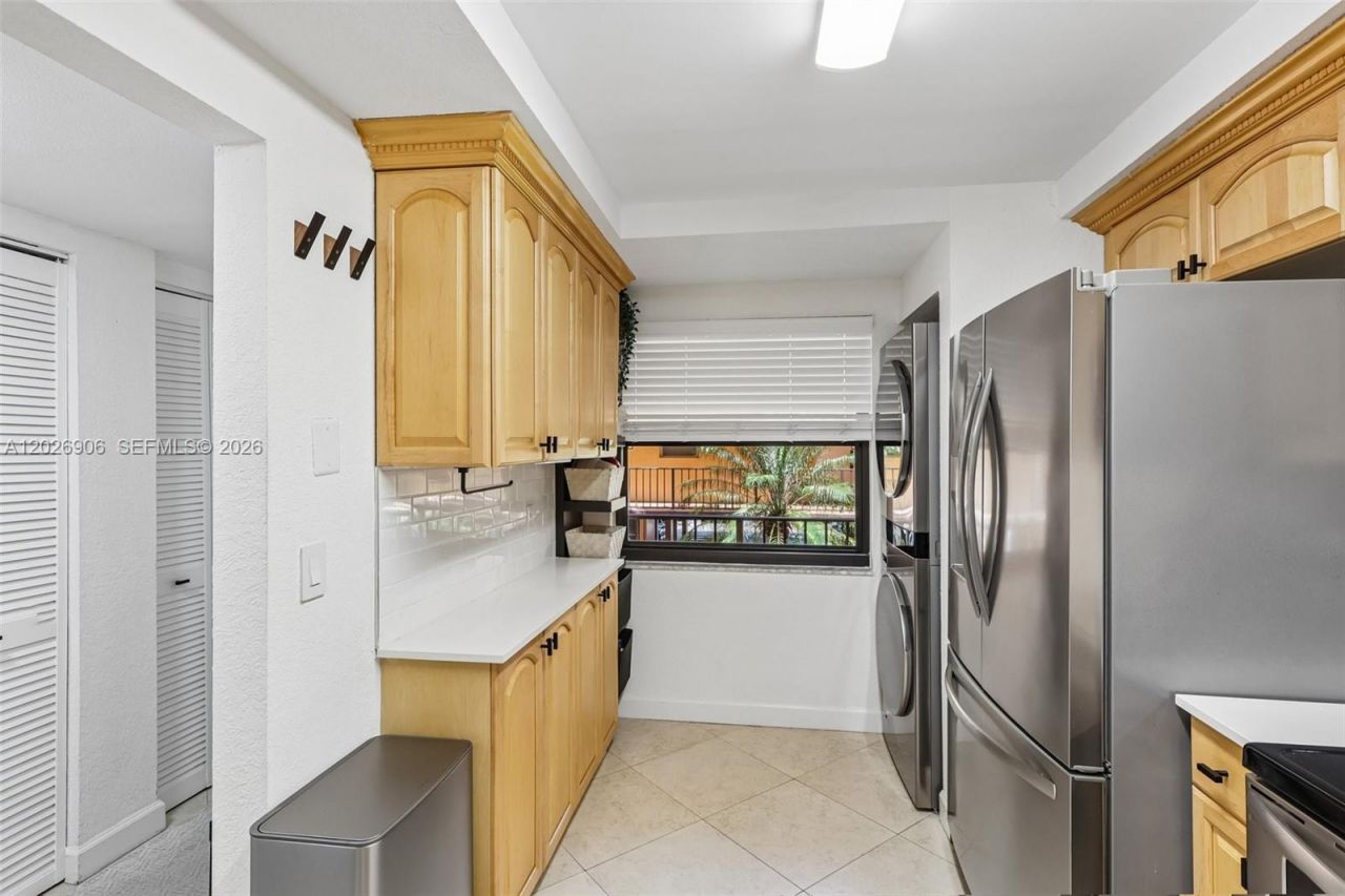 400 Commodore Dr , Unit 206, Plantation, FL 33325 Photo