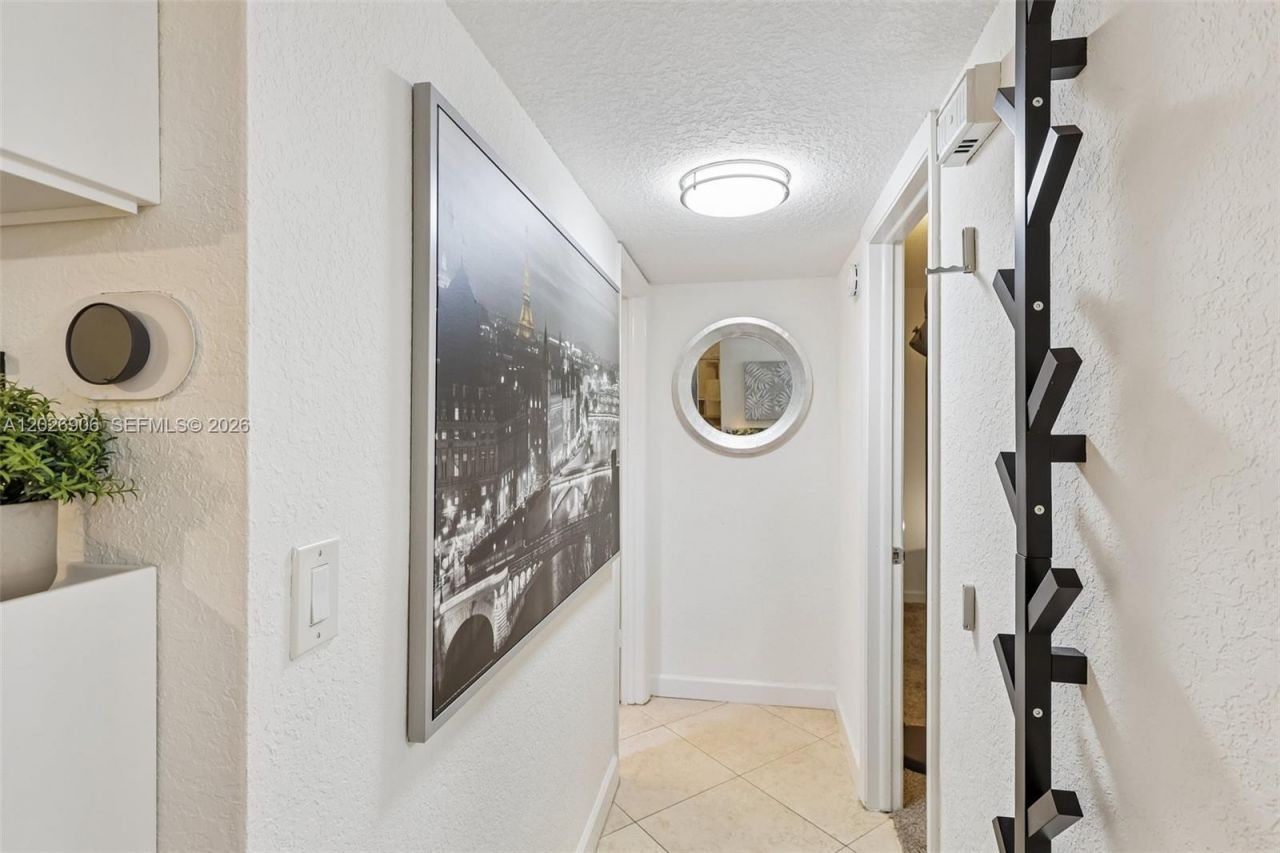 400 Commodore Dr , Unit 206, Plantation, FL 33325 Photo