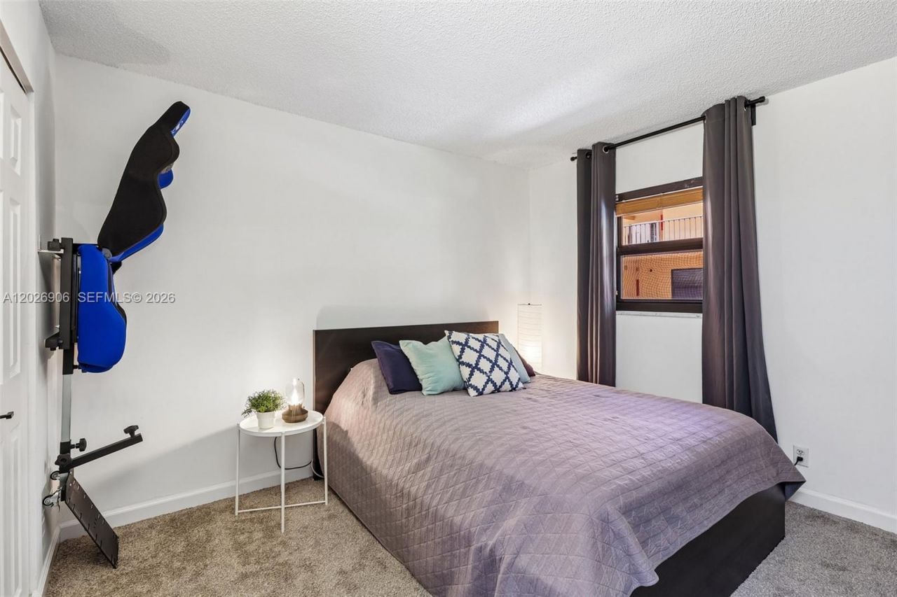 400 Commodore Dr , Unit 206, Plantation, FL 33325 Photo