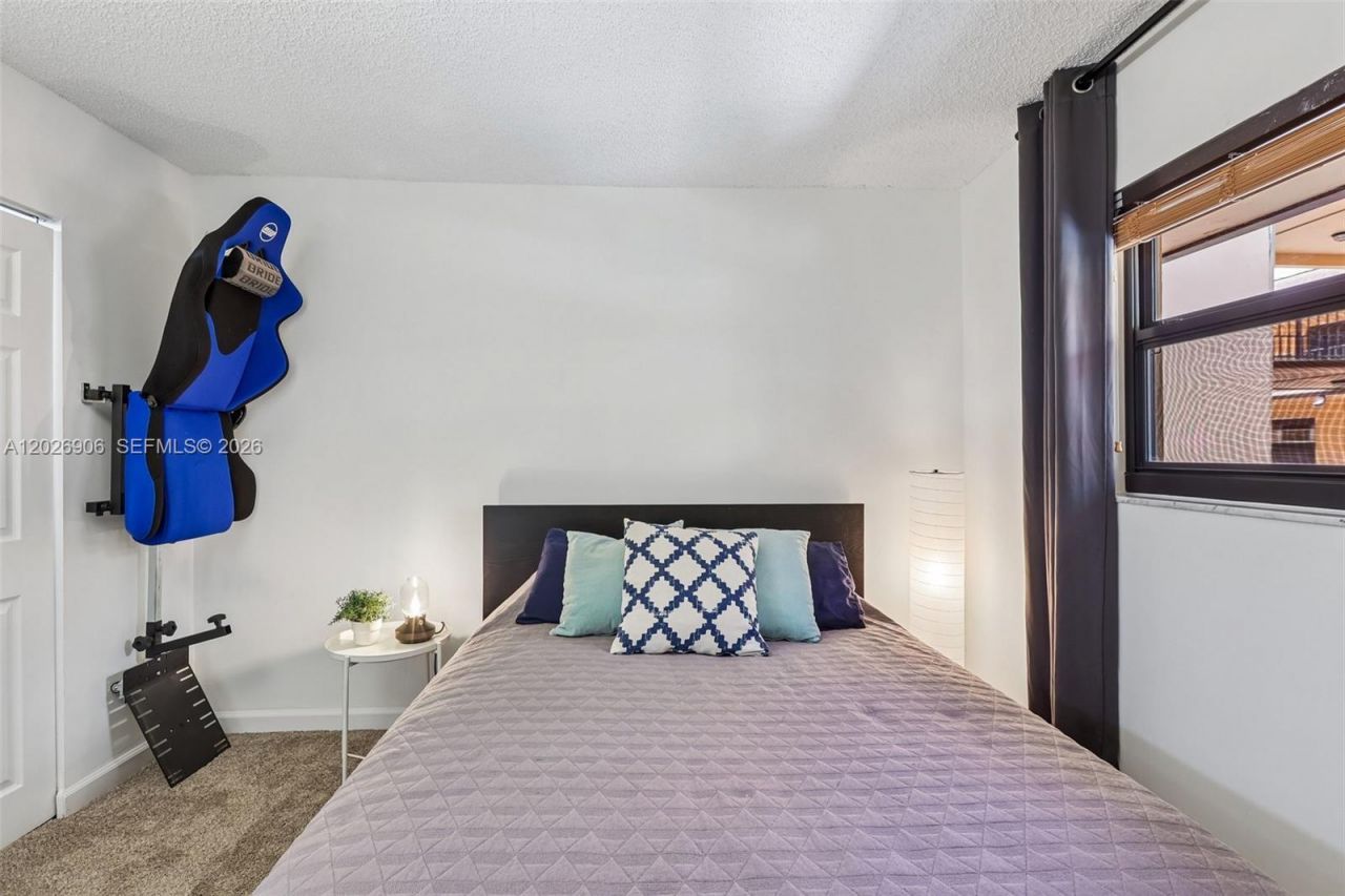 400 Commodore Dr , Unit 206, Plantation, FL 33325 Photo