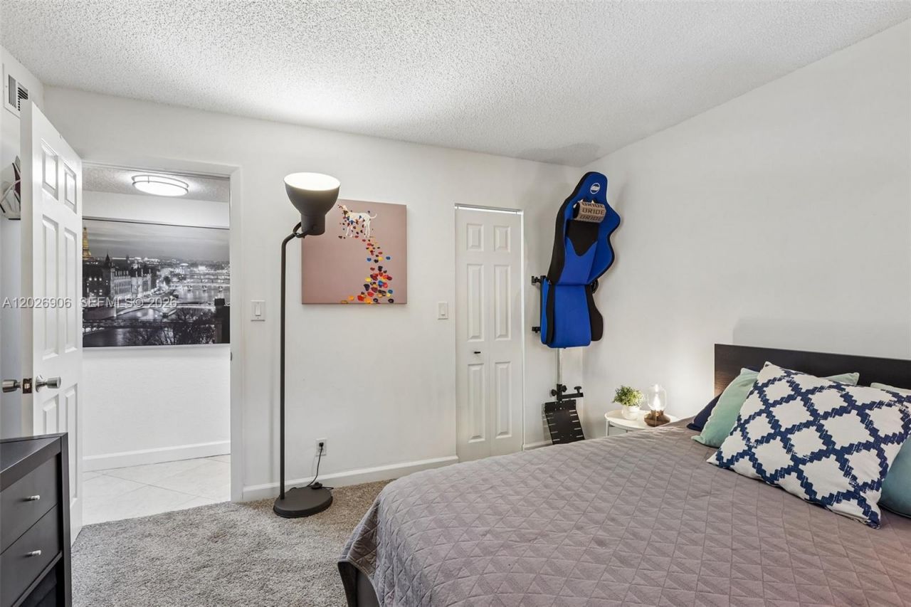 400 Commodore Dr , Unit 206, Plantation, FL 33325 Photo