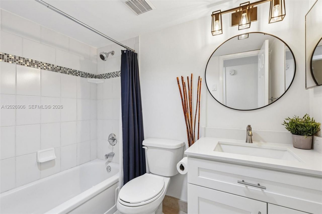 400 Commodore Dr , Unit 206, Plantation, FL 33325 Photo