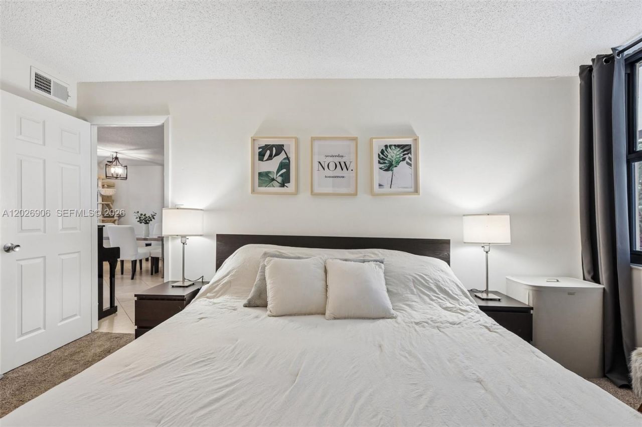 400 Commodore Dr , Unit 206, Plantation, FL 33325 Photo