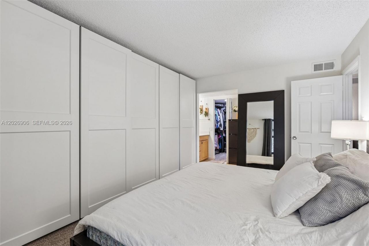 400 Commodore Dr , Unit 206, Plantation, FL 33325 Photo
