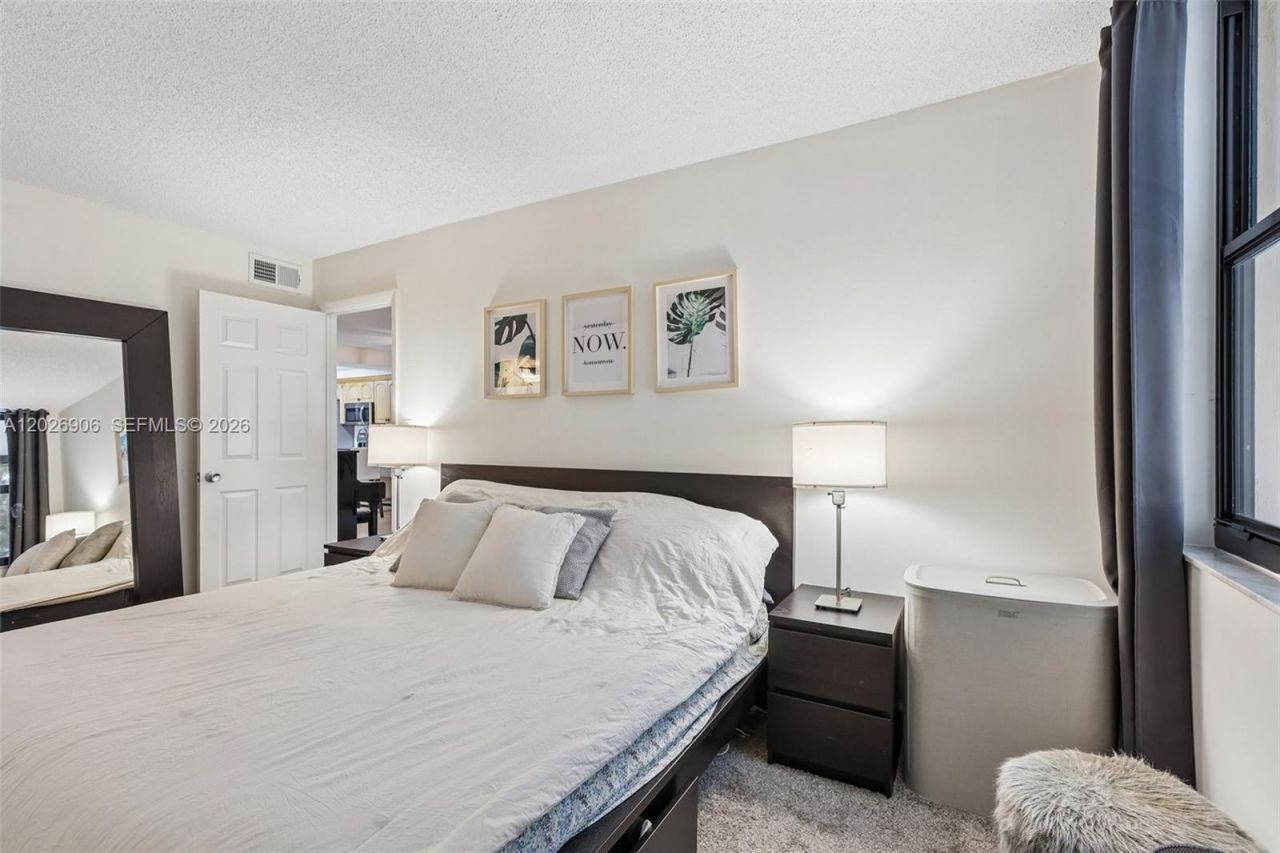 400 Commodore Dr , Unit 206, Plantation, FL 33325 Photo