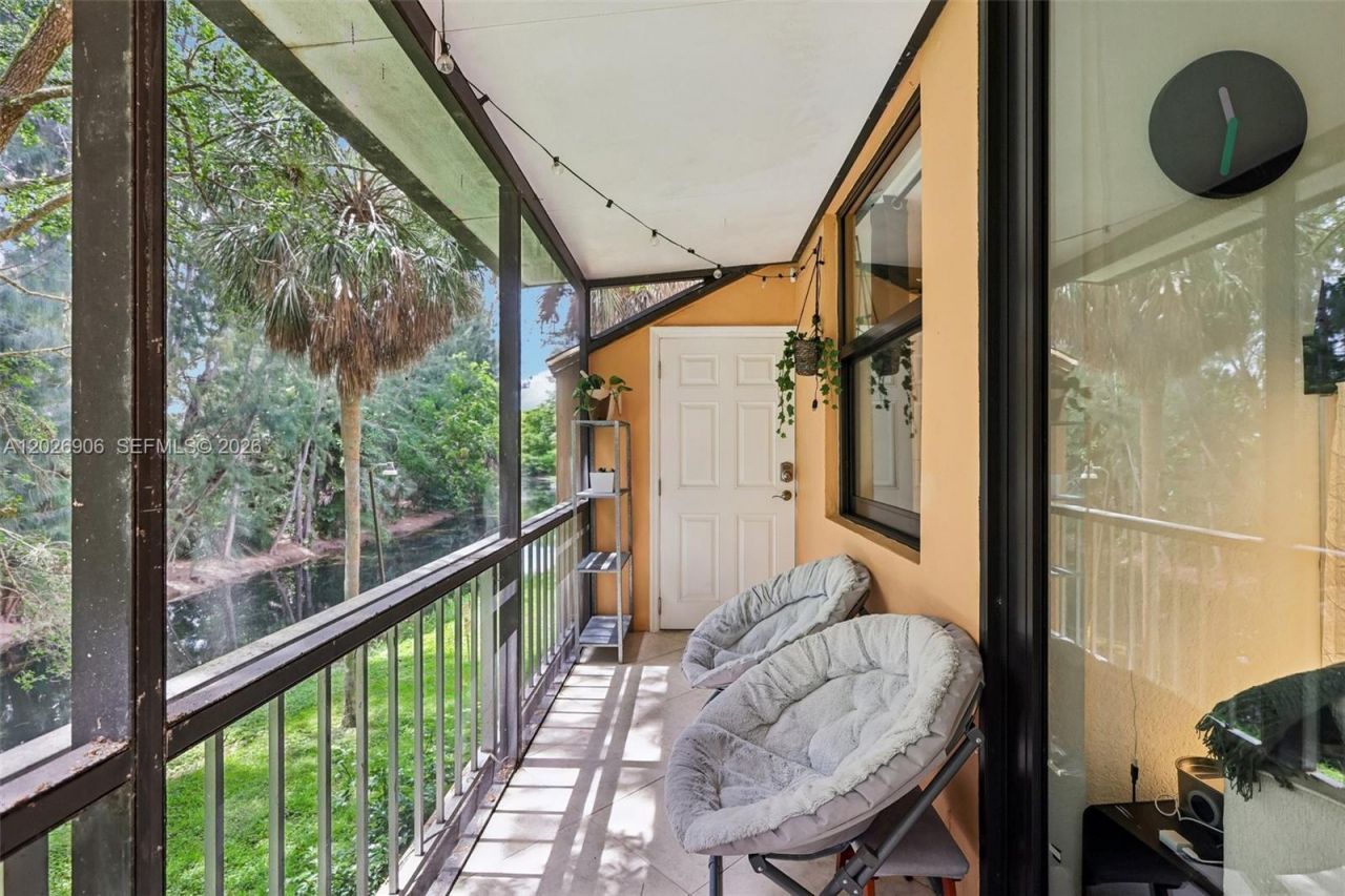 400 Commodore Dr , Unit 206, Plantation, FL 33325 Photo