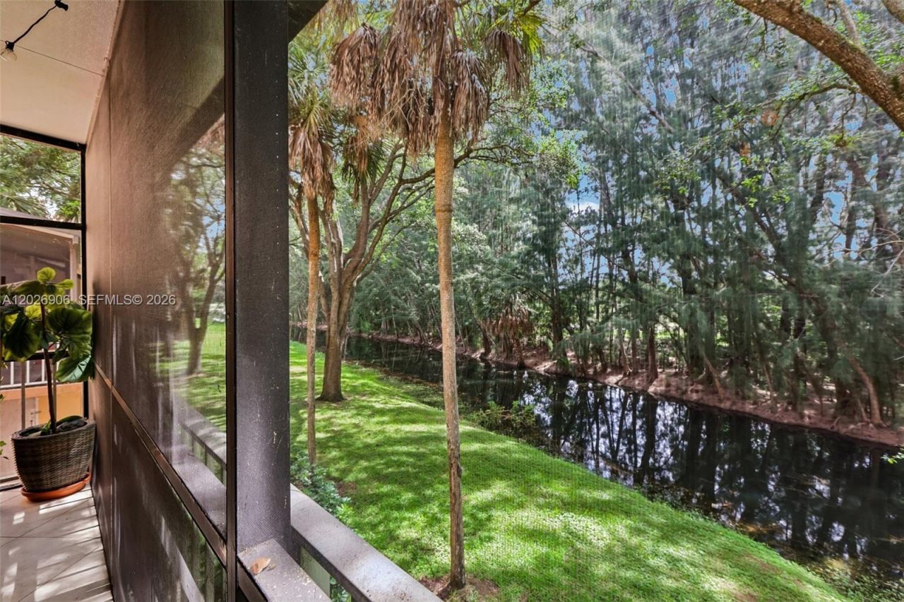 400 Commodore Dr , Unit 206, Plantation, FL 33325 Photo