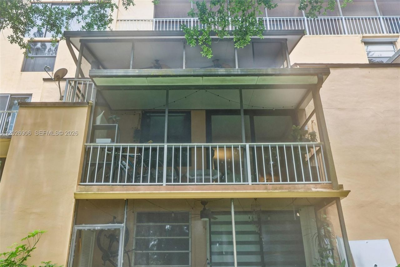 400 Commodore Dr , Unit 206, Plantation, FL 33325 Photo