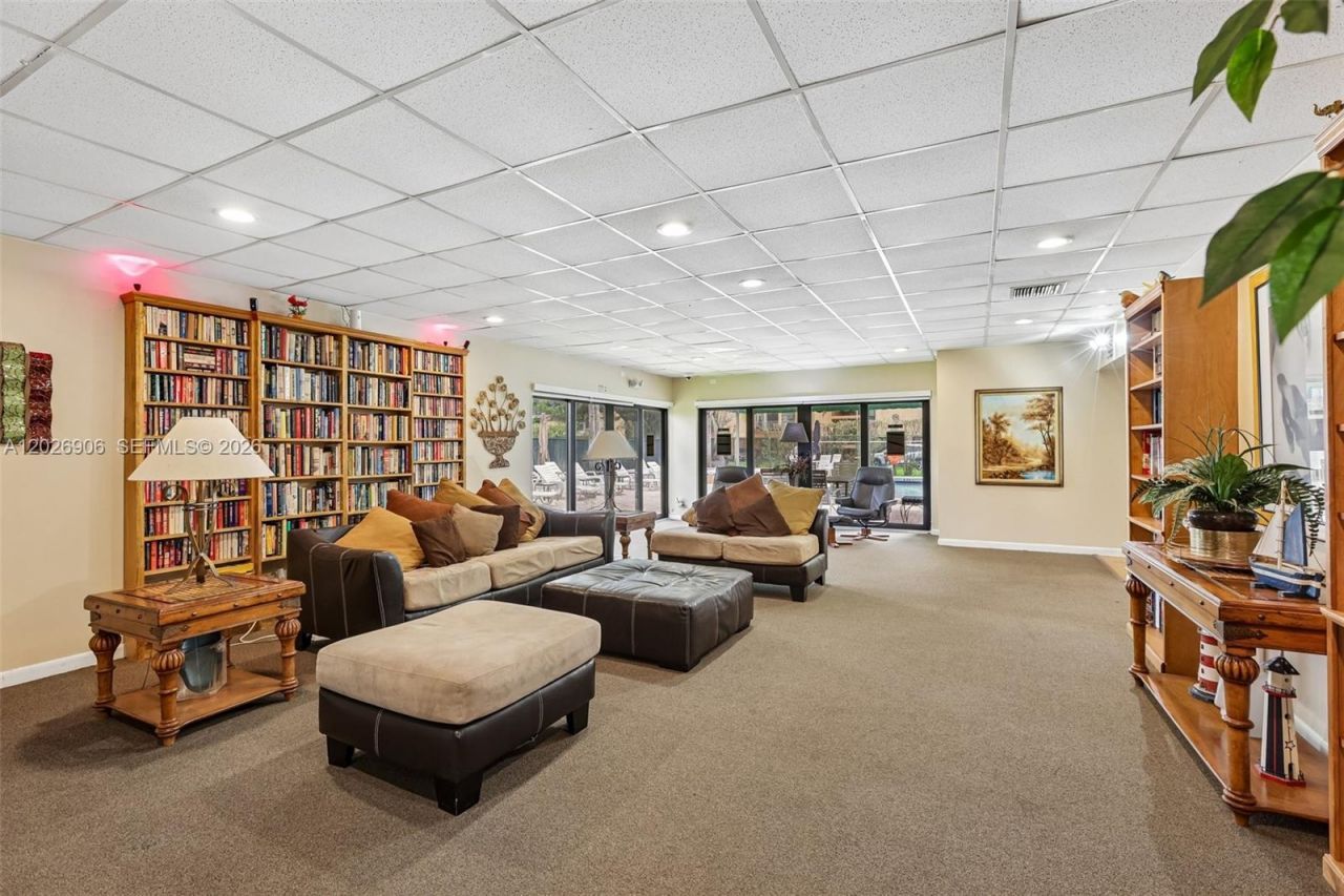 400 Commodore Dr , Unit 206, Plantation, FL 33325 Photo