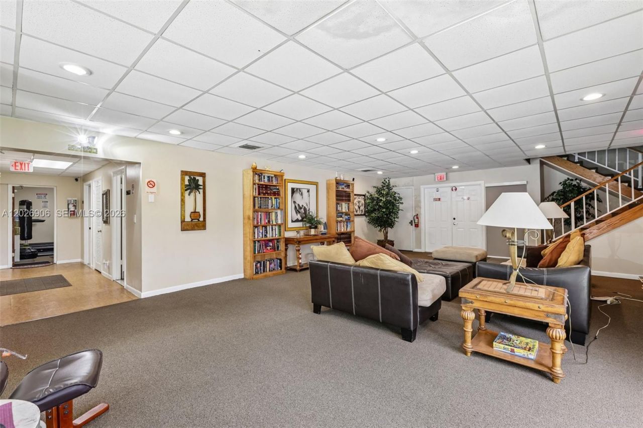 400 Commodore Dr , Unit 206, Plantation, FL 33325 Photo