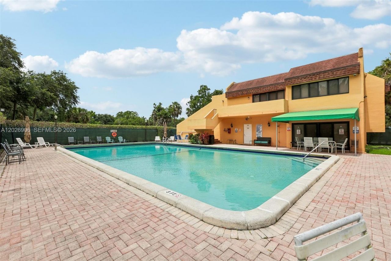 400 Commodore Dr , Unit 206, Plantation, FL 33325 Photo