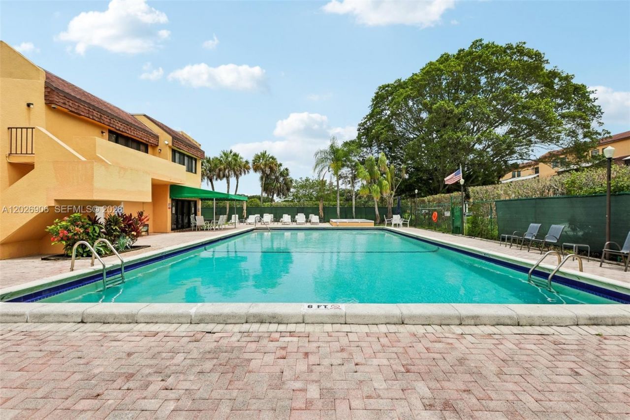 400 Commodore Dr , Unit 206, Plantation, FL 33325 Photo