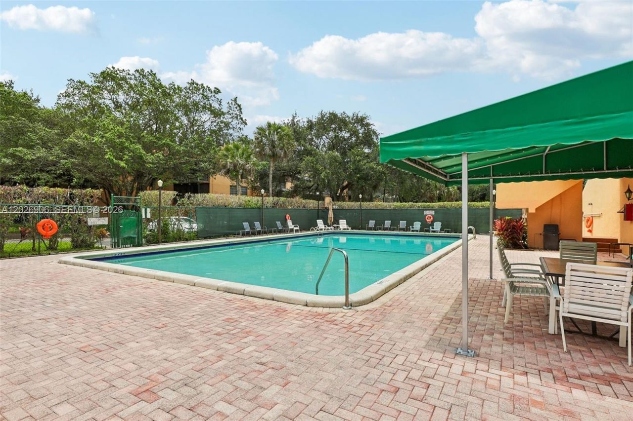 400 Commodore Dr , Unit 206, Plantation, FL 33325 Photo