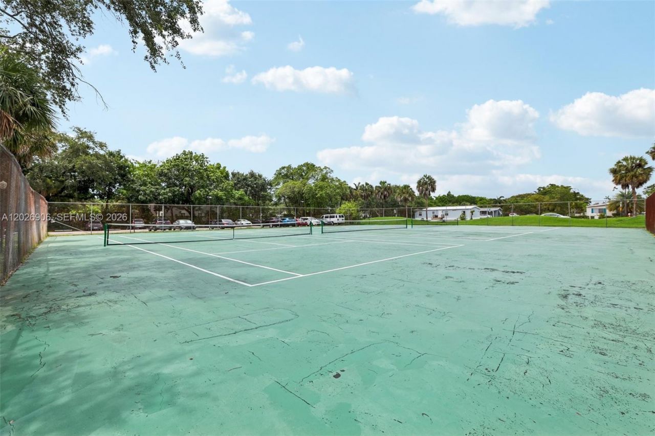 400 Commodore Dr , Unit 206, Plantation, FL 33325 Photo
