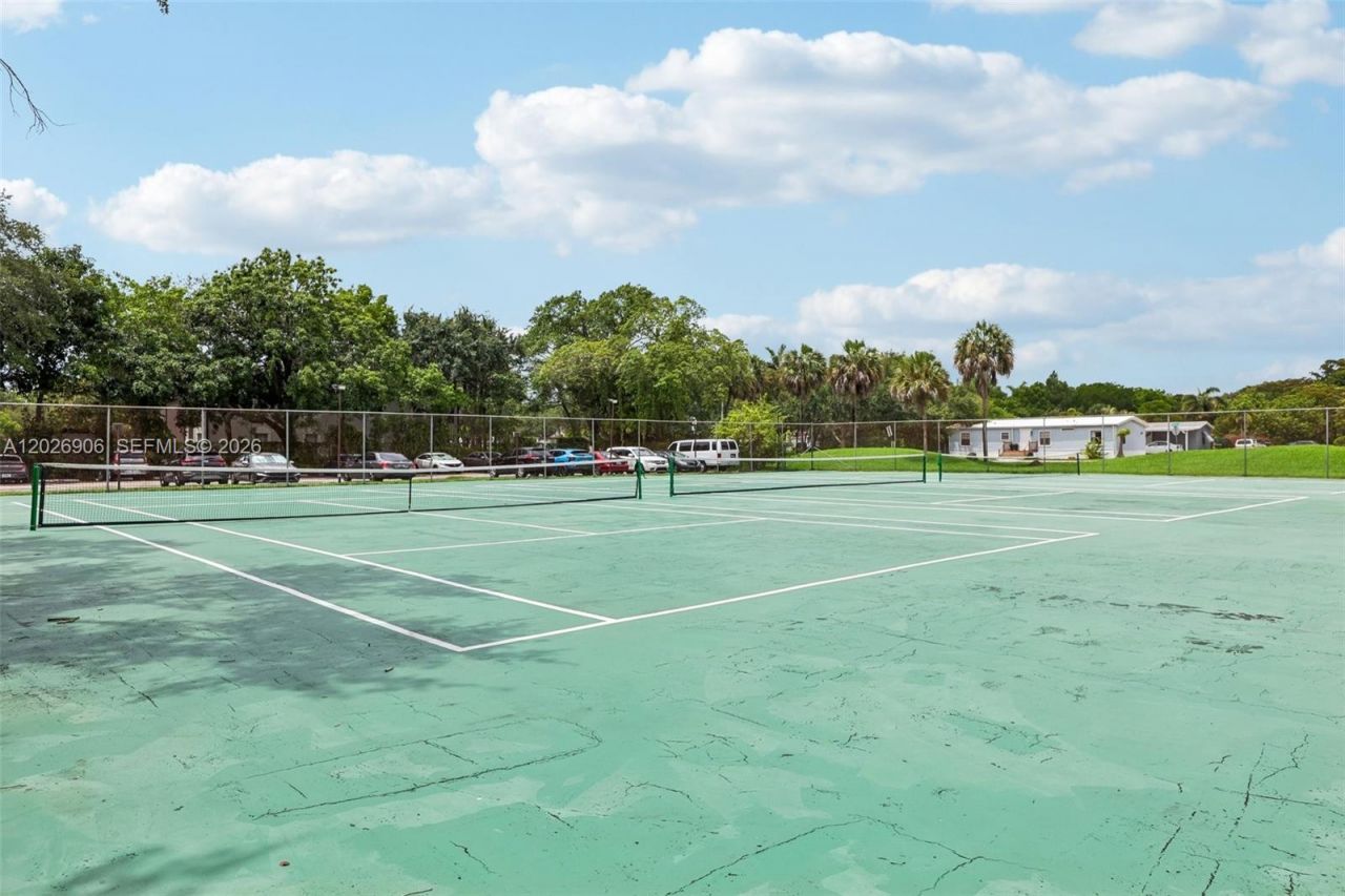 400 Commodore Dr , Unit 206, Plantation, FL 33325 Photo