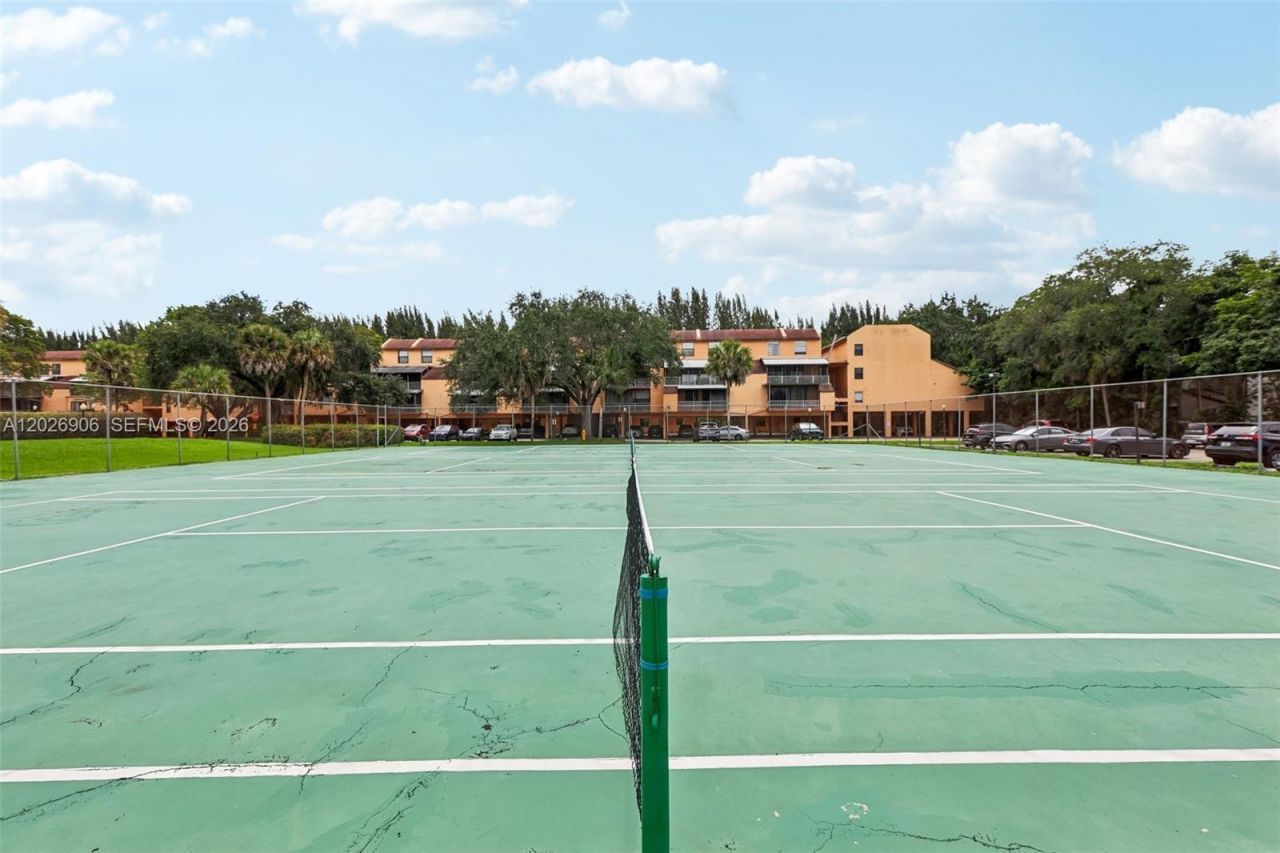 400 Commodore Dr , Unit 206, Plantation, FL 33325 Photo