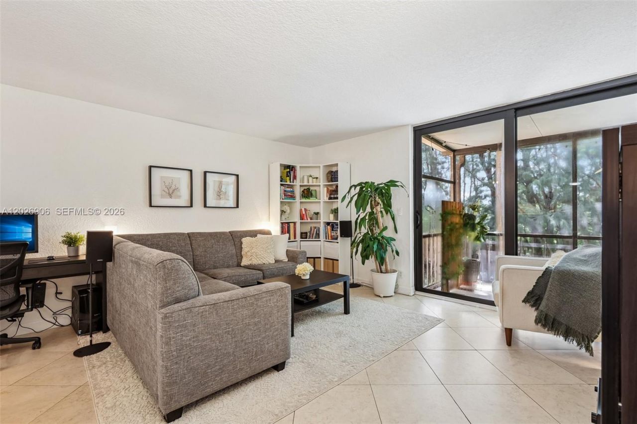 400 Commodore Dr , Unit 206, Plantation, FL 33325 Photo