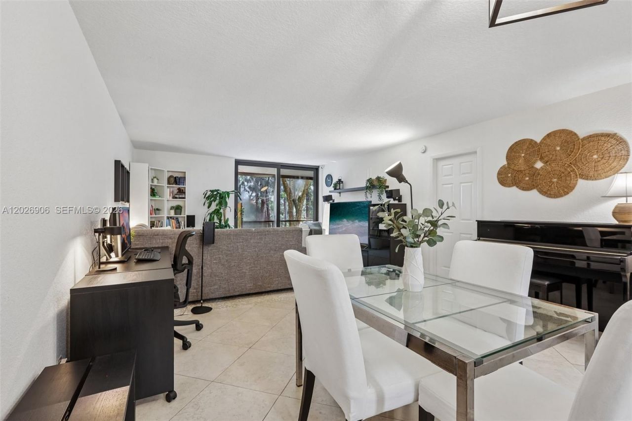 400 Commodore Dr , Unit 206, Plantation, FL 33325 Photo