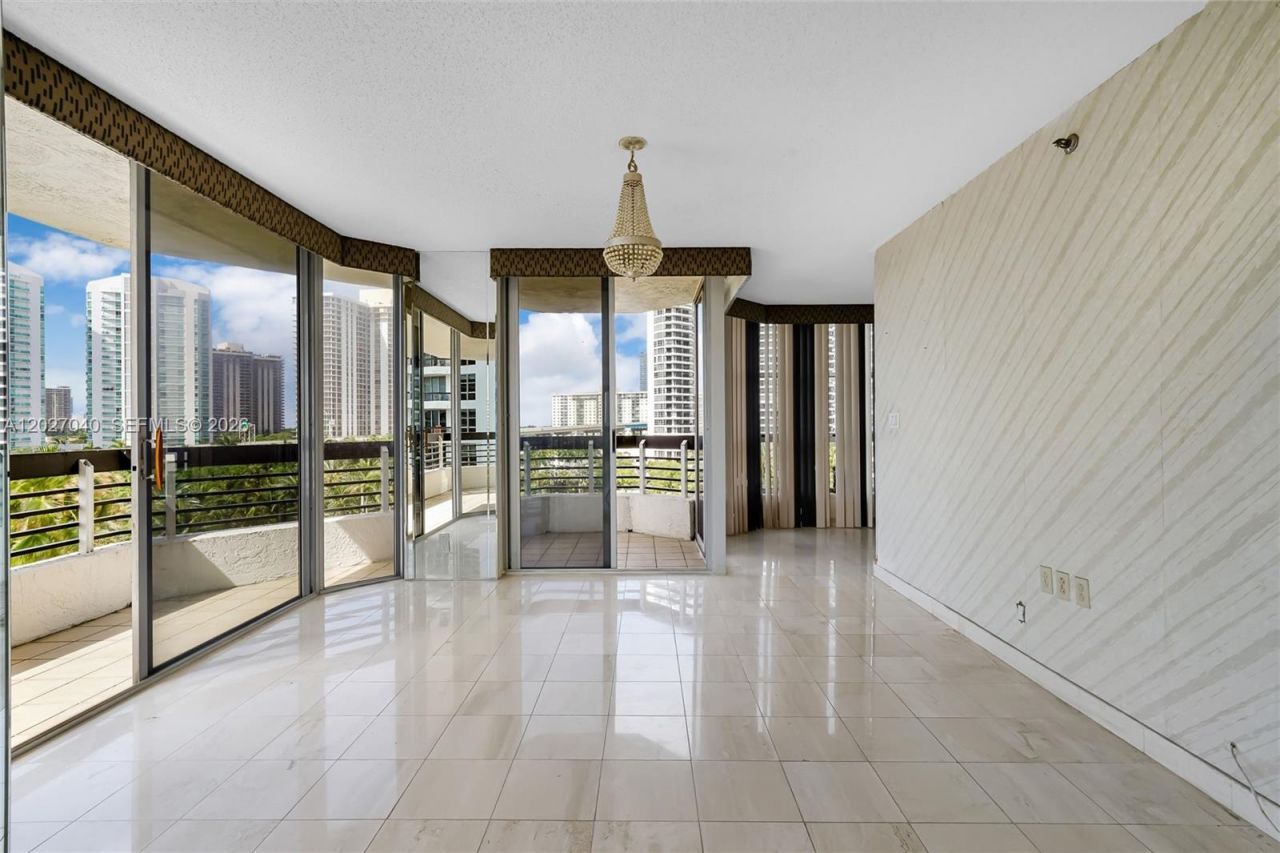 3600 Mystic Pointe Dr , Unit 812, Aventura, FL 33180 Photo