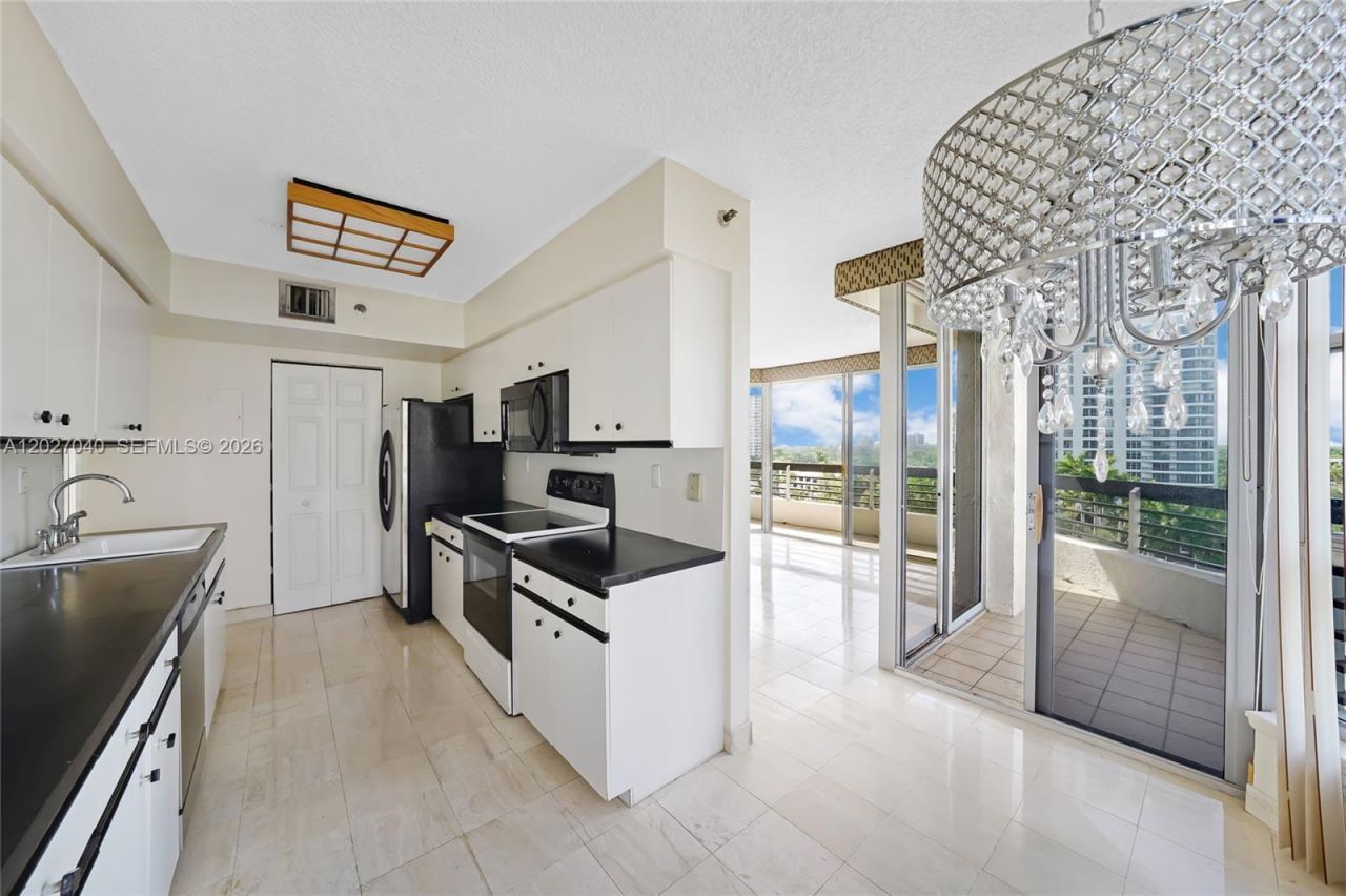 3600 Mystic Pointe Dr , Unit 812, Aventura, FL 33180 Photo