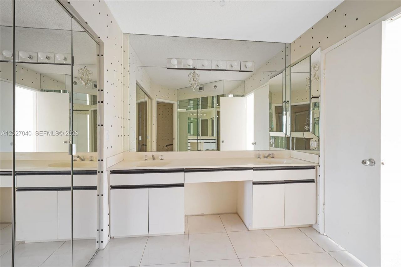 3600 Mystic Pointe Dr , Unit 812, Aventura, FL 33180 Photo