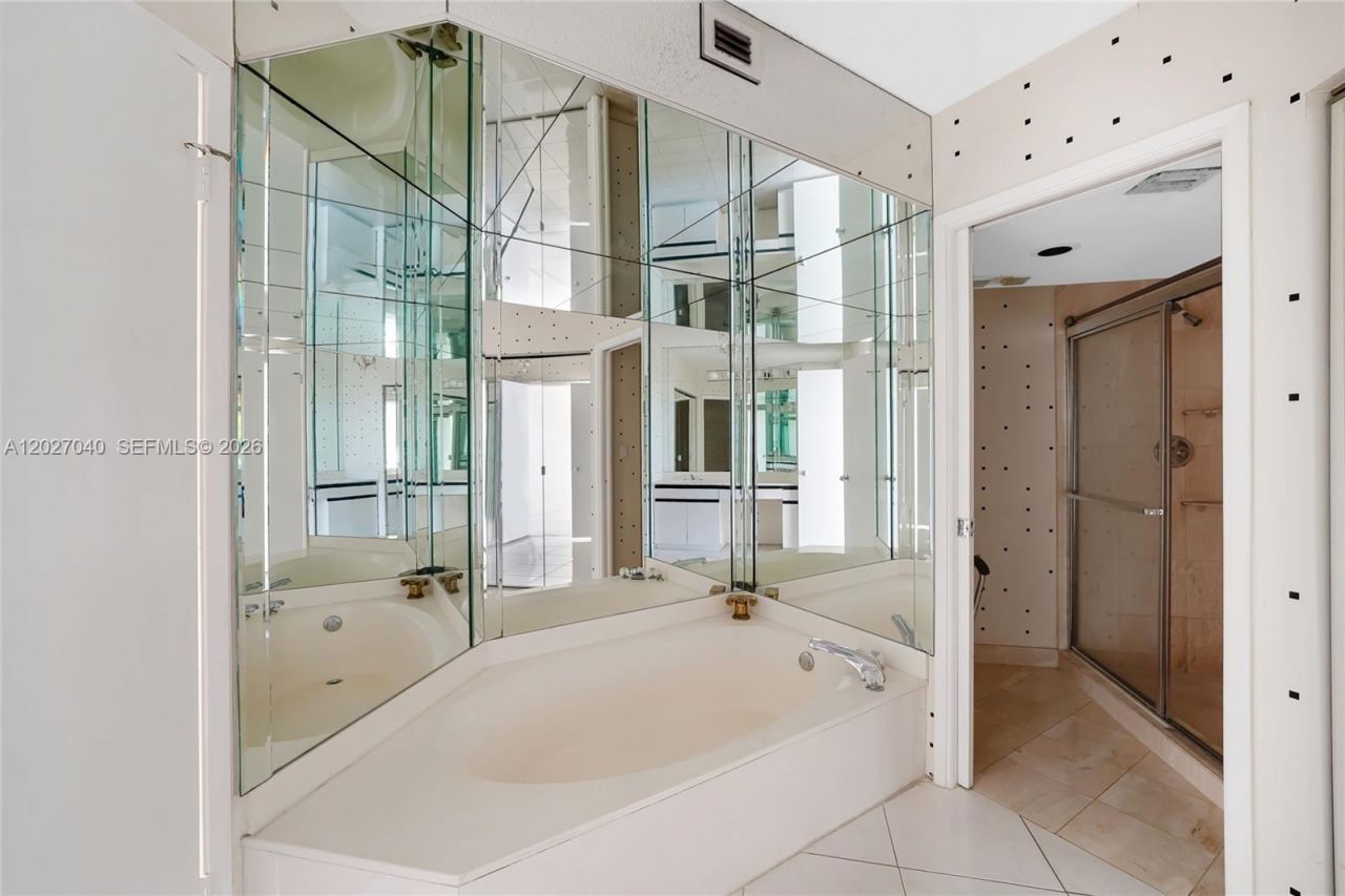3600 Mystic Pointe Dr , Unit 812, Aventura, FL 33180 Photo