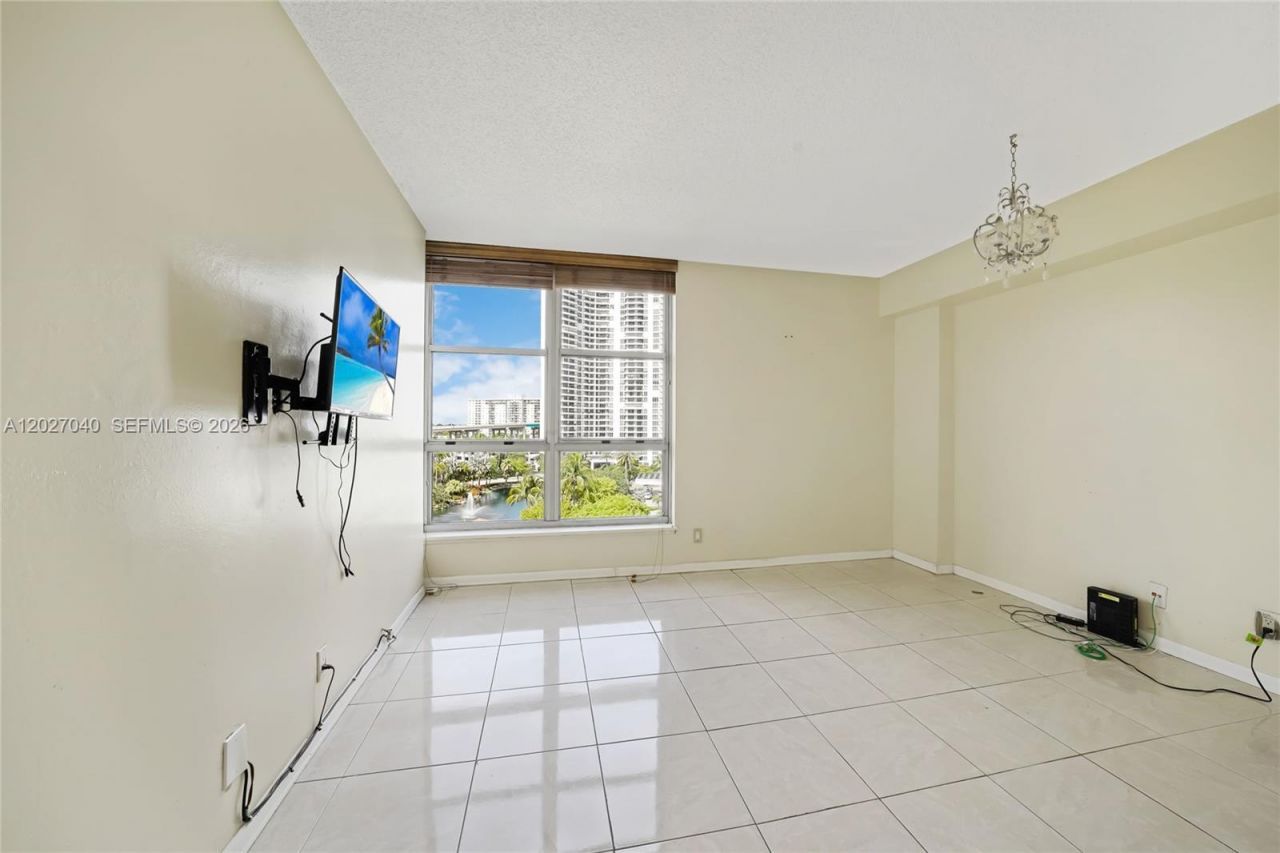 3600 Mystic Pointe Dr , Unit 812, Aventura, FL 33180 Photo
