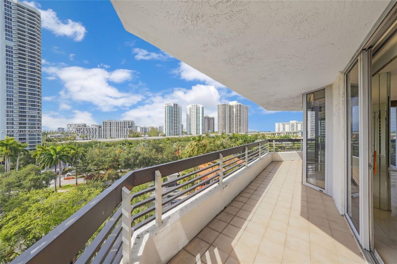 3600 Mystic Pointe Dr , Unit 812, Aventura, FL 33180 Photo