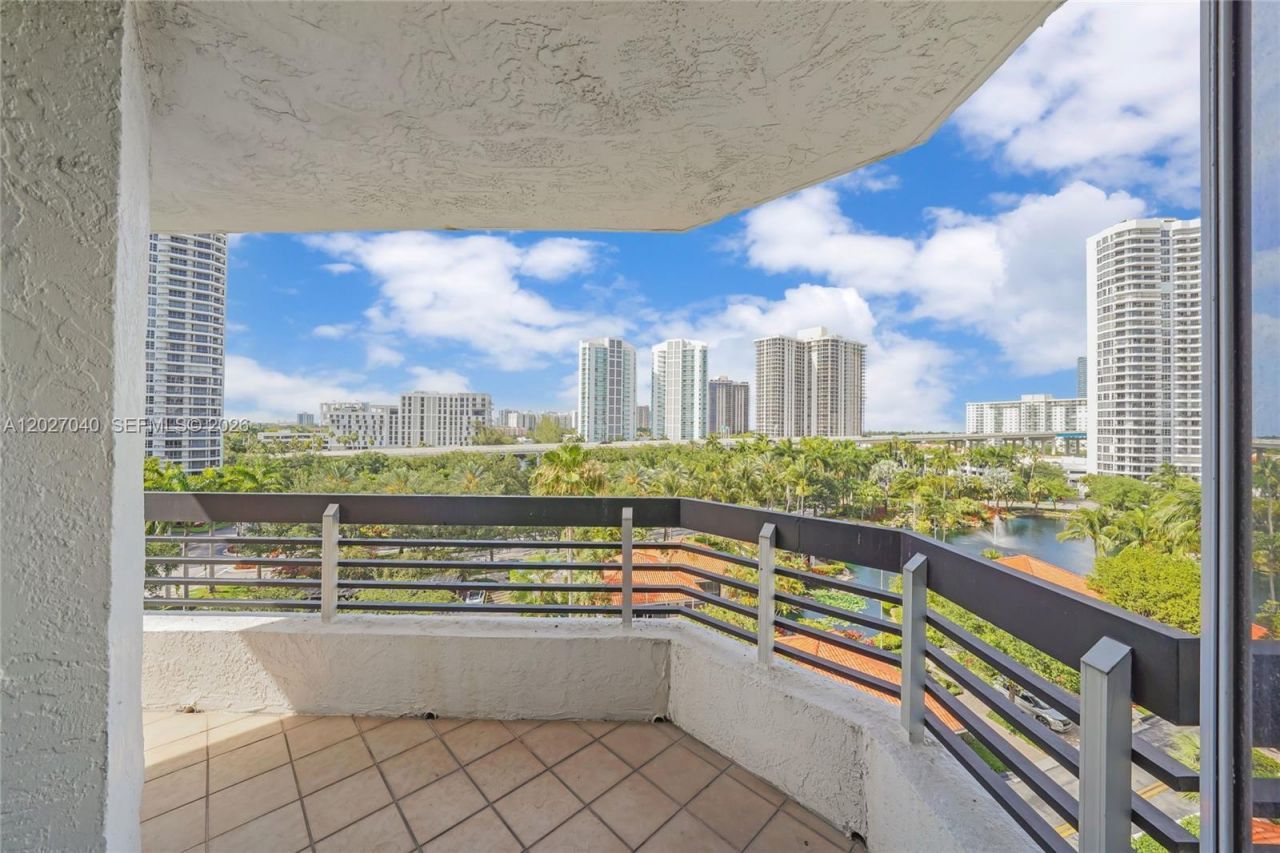 3600 Mystic Pointe Dr , Unit 812, Aventura, FL 33180 Photo