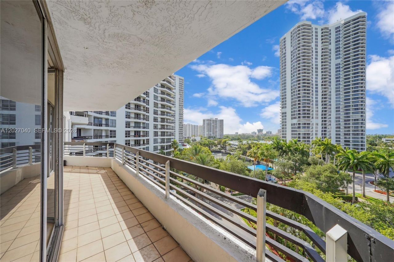 3600 Mystic Pointe Dr , Unit 812, Aventura, FL 33180 Photo