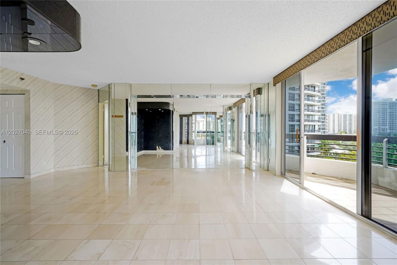 3600 Mystic Pointe Dr , Unit 812, Aventura, FL 33180 Photo