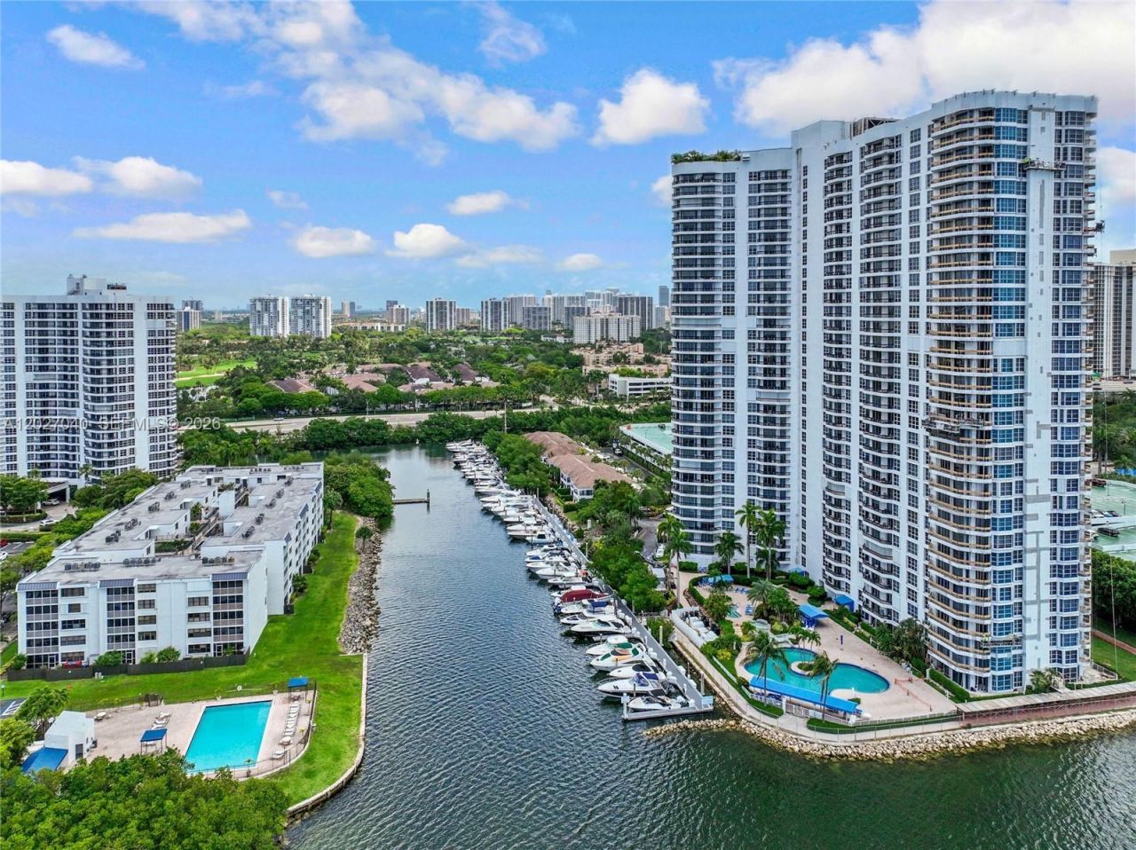 3600 Mystic Pointe Dr , Unit 812, Aventura, FL 33180 Photo