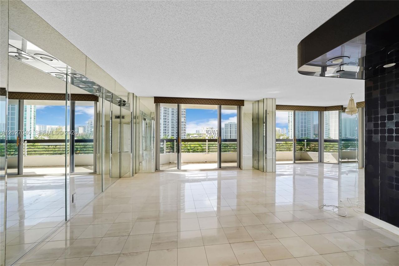 3600 Mystic Pointe Dr , Unit 812, Aventura, FL 33180 Photo