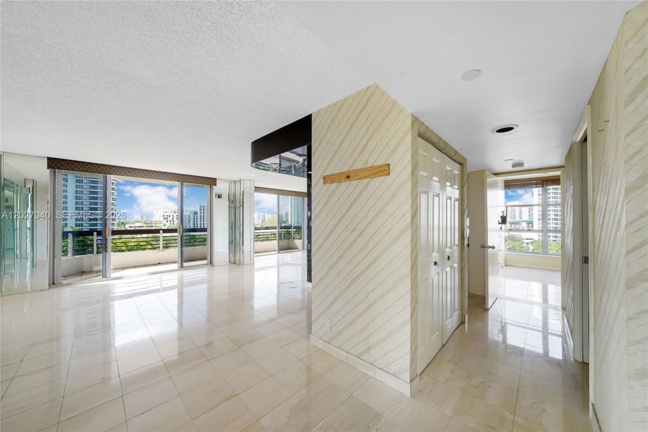 3600 Mystic Pointe Dr , Unit 812, Aventura, FL 33180 Photo