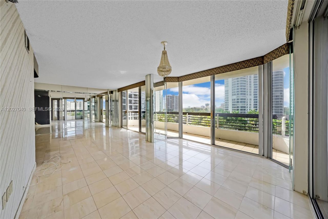 3600 Mystic Pointe Dr , Unit 812, Aventura, FL 33180 Photo