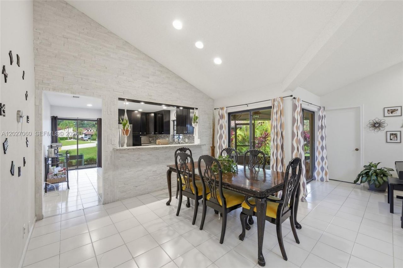 8189 Pine Cir , Unit 49, Tamarac, FL 33321 Photo